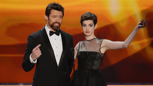 Hugh Jackman et Anne Hathaway à la remise des prix de la 19e édition de la Screen Actors Guild (SAG) à Los Angeles. Hugh Jackman et Anne Hathaway à la remise des prix de la 19e édition de la Screen Actors Guild (SAG) à Los Angeles.