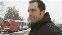 Le propriétaire du restaurant, Dustin Therrien, s'inquiète pour ses employés. Le propriétaire du restaurant, Dustin Therrien, s'inquiète pour ses employés.