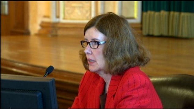 L'ex-directrice générale des Services à l'enfant et à la famille du Manitoba, Linda Trigg, témoigne à l'enquête publique sur la mort de Phoenix Sinclair, le 28 janvier 2013 à l'hôtel Fort Garry à Winnipeg. L'ex-directrice générale des Services à l'enfant et à la famille du Manitoba, Linda Trigg, témoigne à l'enquête publique sur la mort de Phoenix Sinclair, le 28 janvier 2013 à l'hôtel Fort Garry à Winnipeg.
