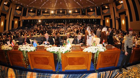 Une soixantaine de pays participent à la conférence de donateurs à Koweït, visant à venir en aide au peuple syrien. Une soixantaine de pays participent à la conférence de donateurs à Koweït, visant à venir en aide au peuple syrien.