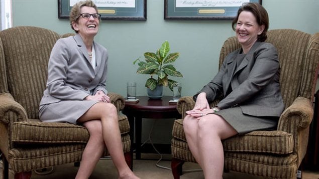 Kathleen Wynne, la nouvelle première ministre de l'Ontario, avec son homologue Alison Redford de l'Alberta Kathleen Wynne, la nouvelle première ministre de l'Ontario, avec son homologue Alison Redford de l'Alberta