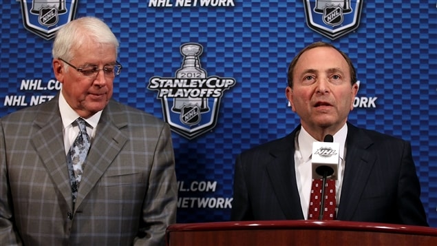 Greg Jamison et Gary Bettman Greg Jamison et Gary Bettman