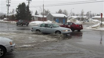 Beaucoup d'eau dans les rues de Sept-Îles Beaucoup d'eau dans les rues de Sept-Îles