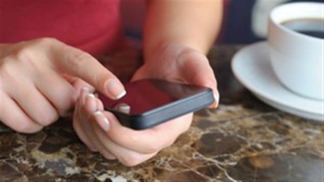Un usager de cellulaire Un usager de cellulaire