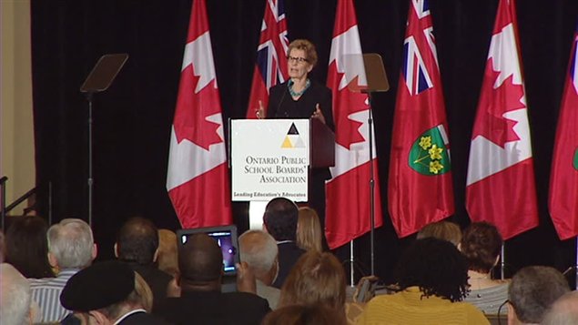 Kathleen Wynne s'adresse aux conseils scolaires. Kathleen Wynne s'adresse aux conseils scolaires.