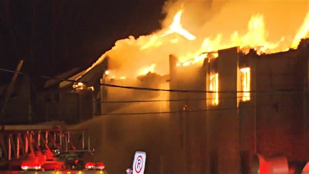 Incendie à la Ville Sainte-Rose, à Laval Incendie à la Ville Sainte-Rose, à Laval
