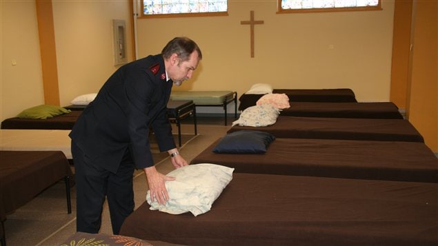 Des lits dans un refuge pour sans-abri de l'Armée du Salut à Regina Des lits dans un refuge pour sans-abri de l'Armée du Salut à Regina