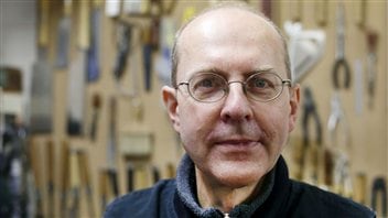 Le Canadien Michael Ibsen, un descendant direct de la soeur aînée du roi Richard III, Anne de York, a autorisé un prélèvement d'ADN pour déterminer si le crâne trouvé à Leicester est celui du roi défunt. Le Canadien Michael Ibsen, un descendant direct de la soeur aînée du roi Richard III, Anne de York, a autorisé un prélèvement d'ADN pour déterminer si le crâne trouvé à Leicester est celui du roi défunt.