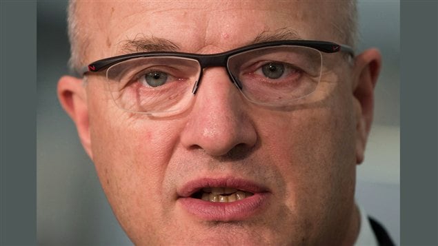 Le ministre de l'Emploi de la C.-B. Pat Bell. Le ministre de l'Emploi de la C.-B. Pat Bell.
