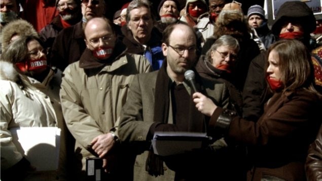 Alain Denault dans le documentaire <i>Le prix des mots</i> Alain Denault dans le documentaire <i>Le prix des mots</i>