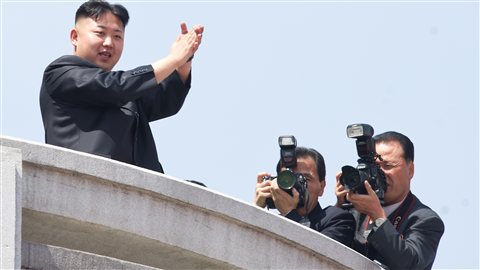 Le président nord coréen Kim-Jong-un lors d'une parade militaire le 15 avril 2012 Le président nord coréen Kim-Jong-un lors d'une parade militaire le 15 avril 2012