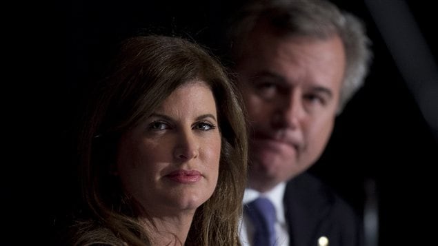 La ministre des Travaux publics Rona Ambrose et l'homme d'affaires Tom Jenkins, à la tête du groupe de réflexion spécial. La ministre des Travaux publics Rona Ambrose et l'homme d'affaires Tom Jenkins, à la tête du groupe de réflexion spécial.