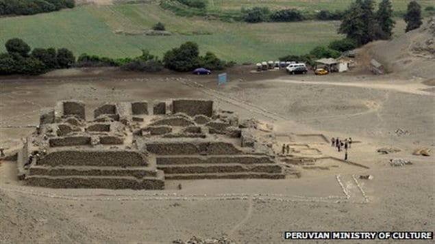 Un groupe d'archéologues péruviens a découvert un temple datant de plus de 5OOO ans à l'est de Lima, au Mali. Un groupe d'archéologues péruviens a découvert un temple datant de plus de 5OOO ans à l'est de Lima, au Mali.