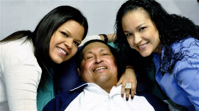 Hugo Chavez avec ses filles dans un hôpital cubain Hugo Chavez avec ses filles dans un hôpital cubain