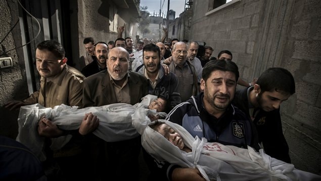Photo de l'année 2012 du World Press Photo prise dans la ville de Gaza (territoires palestiniens) le 20 novembre 2012. Photo de l'année 2012 du World Press Photo prise dans la ville de Gaza (territoires palestiniens) le 20 novembre 2012.