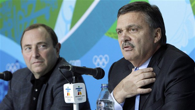 Gary Bettman et René Fasel à Vancouver en 2010. Gary Bettman et René Fasel à Vancouver en 2010.