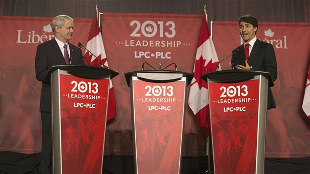 Marc Garneau et Justin Trudeau lors du débat à Mississauga Marc Garneau et Justin Trudeau lors du débat à Mississauga