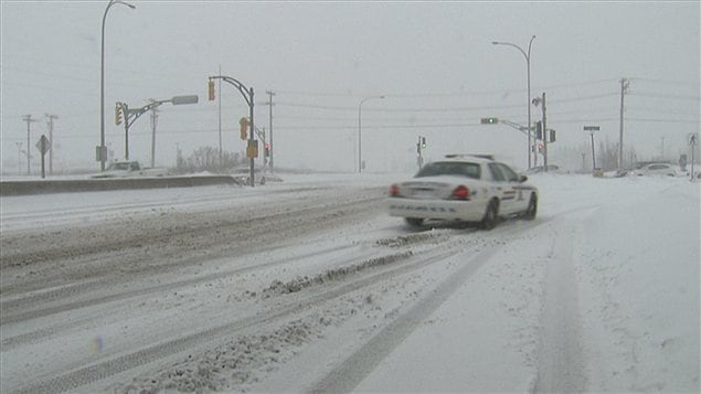 Une voiture de police dans les rues de Moncton, lundi Une voiture de police dans les rues de Moncton, lundi