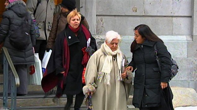 Louise Harel à la sortie de l'hôtel de ville Louise Harel à la sortie de l'hôtel de ville