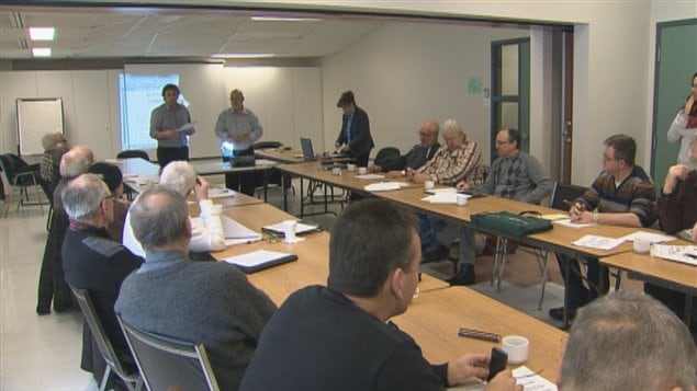 Des représentants de divers groupes ont répondu à l'invitation de Claude Patry Des représentants de divers groupes ont répondu à l'invitation de Claude Patry