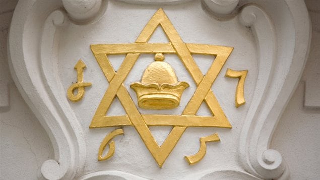 L'étoile de David sur le mur d'une synagogue L'étoile de David sur le mur d'une synagogue