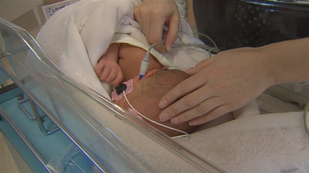 Le Programme de dépistage de la surdité chez les nouveaux-nés sera implanté en 2014. Le Programme de dépistage de la surdité chez les nouveaux-nés sera implanté en 2014.