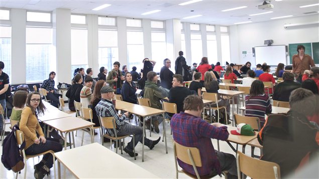 Des étudiants à l'Université Laval Des étudiants à l'Université Laval