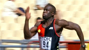 Bruny Surin aux Championnats mondiaux de Séville, en 1999 Bruny Surin aux Championnats mondiaux de Séville, en 1999