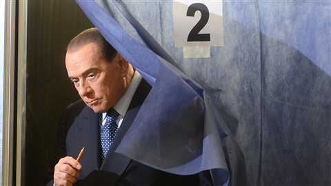 Le chef de la droite italienne Sylvio Berlusconi Le chef de la droite italienne Sylvio Berlusconi