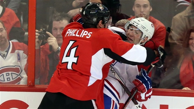 Chris Phillips (4) et Erik Cole Chris Phillips (4) et Erik Cole
