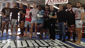 Toute une équipe autour de Georges St-Pierre Toute une équipe autour de Georges St-Pierre