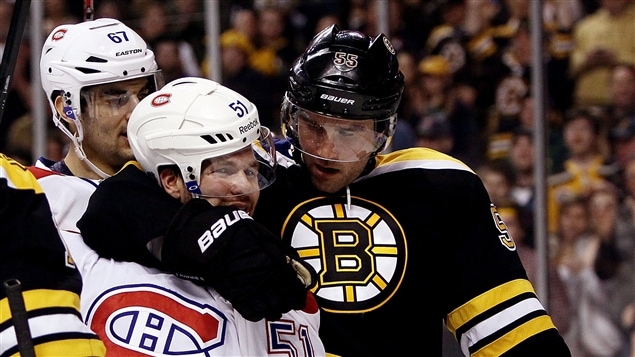 David Desharnais du Canadien et Johnny Boychuk des Bruins David Desharnais du Canadien et Johnny Boychuk des Bruins