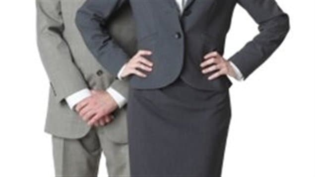 Homme et femme d'affaires.