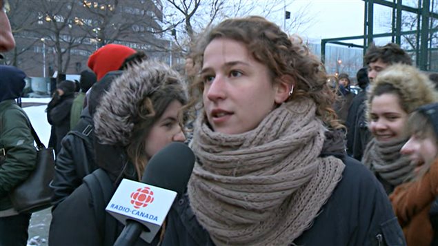Une manifestante à Montréal le 22 mars Une manifestante à Montréal le 22 mars