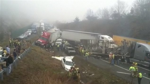 Certains véhicules impliqués ont pris feu sous la force de l'impact, le 1er avril 2013 Certains véhicules impliqués ont pris feu sous la force de l'impact, le 1er avril 2013
