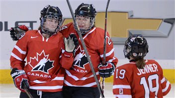 Marie-Philip Poulin, Nathalie Spooner et Brianne Jenner Marie-Philip Poulin, Nathalie Spooner et Brianne Jenner