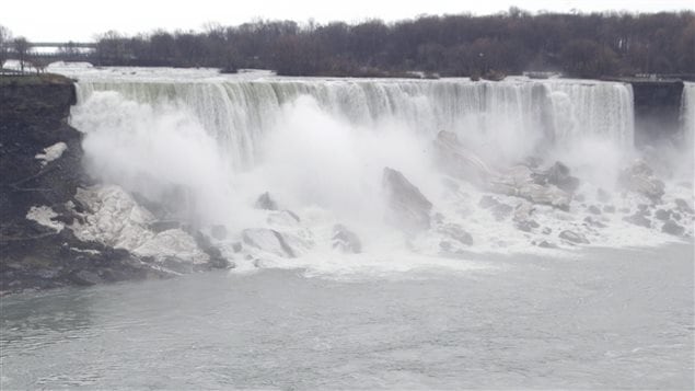 Les chutes du Niagara, en Ontario Les chutes du Niagara, en Ontario