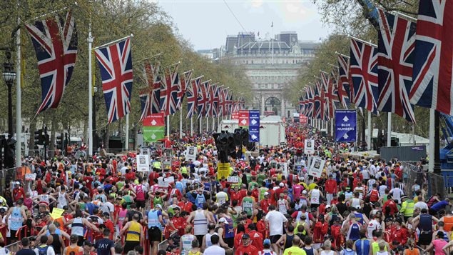 Des coureurs lors du marathon de Londres du 25 avril 2010 Des coureurs lors du marathon de Londres du 25 avril 2010
