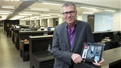 Guy Crevier, président et éditeur de La Presse, présente la version du quotidien conçue spécifiquement pour la tablette tactile. Guy Crevier, président et éditeur de La Presse, présente la version du quotidien conçue spécifiquement pour la tablette tactile.