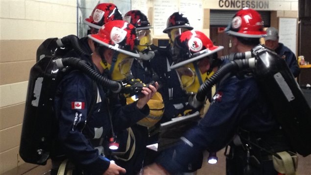 Des sauveteurs miniers en action. Des sauveteurs miniers en action.