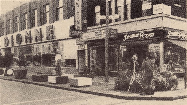 Le projet de rue piétonne au coin de l'avenue du Mont-Royal et de la rue de Lanaudière en 1970. Le projet de rue piétonne au coin de l'avenue du Mont-Royal et de la rue de Lanaudière en 1970.