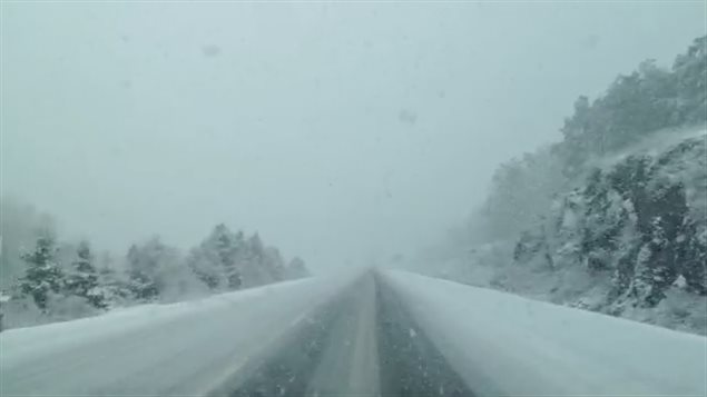 La neige a causé quelques sorties de route sur l'autoroute 10 samedi après-midi, près de Bromont. La neige a causé quelques sorties de route sur l'autoroute 10 samedi après-midi, près de Bromont.