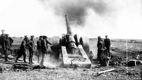Des soldats canadiens prennent part à la bataille de la crête de Vimy Des soldats canadiens prennent part à la bataille de la crête de Vimy