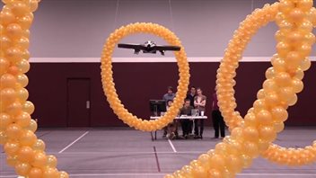 Le drone vole Le drone vole