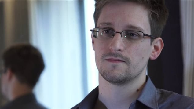 Edward Snowden, l'ancien technicien de la CIA qui a révélé l'existence d'un programme de surveillance hautement confidentiel au journal The Guardian Edward Snowden, l'ancien technicien de la CIA qui a révélé l'existence d'un programme de surveillance hautement confidentiel au journal The Guardian