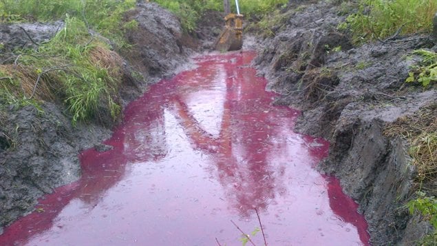 Un déversement d'environ 13 000 litres de diesel s'est produit lors du déraillement d'un train près de Lac-Mégantic Un déversement d'environ 13 000 litres de diesel s'est produit lors du déraillement d'un train près de Lac-Mégantic