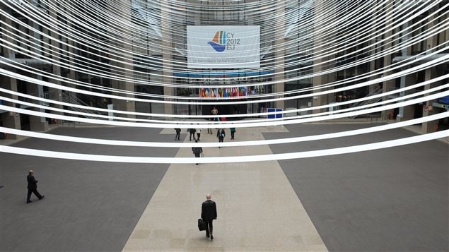 D'après le Spiegel, l'agence de renseignement américaine, la NSA, surveillait les systèmes de communication de l'immeuble du Conseil européen à Bruxelles. D'après le Spiegel, l'agence de renseignement américaine, la NSA, surveillait les systèmes de communication de l'immeuble du Conseil européen à Bruxelles.