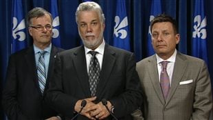 Philippe Couillard, le chef du PLQ, estime que le gouvernement doit garder un oeil sur les négociations. Philippe Couillard, le chef du PLQ, estime que le gouvernement doit garder un oeil sur les négociations.