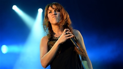 La chanteuse française Zaz lors d'un concert à Berlin, le 2 août dernier. <em>Photo : AFP/DPA/Matthias Balk</em> La chanteuse française Zaz lors d'un concert à Berlin, le 2 août dernier. <em>Photo : AFP/DPA/Matthias Balk</em>
