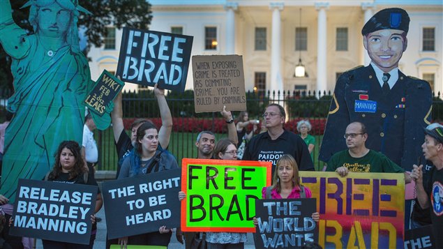 Manifestation d'appui à Bradley Manning, condamné pour espionnage à 35 ans de prison. Manifestation d'appui à Bradley Manning, condamné pour espionnage à 35 ans de prison.